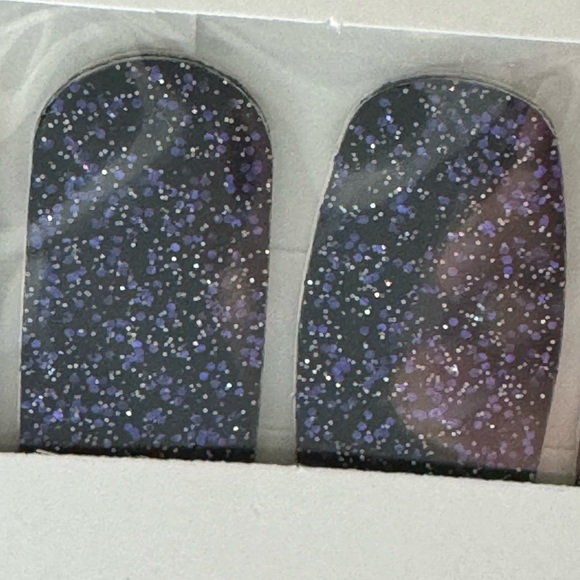 Color Street nail polish strips “Living the Gleam” AND matching earrings nwt - Picture 5 of 11